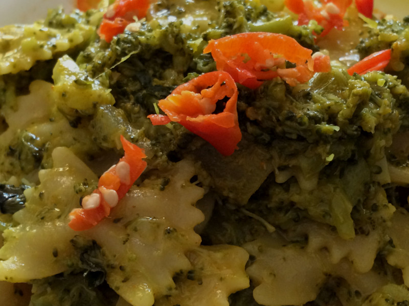 pasta curcuma e cime di rapa